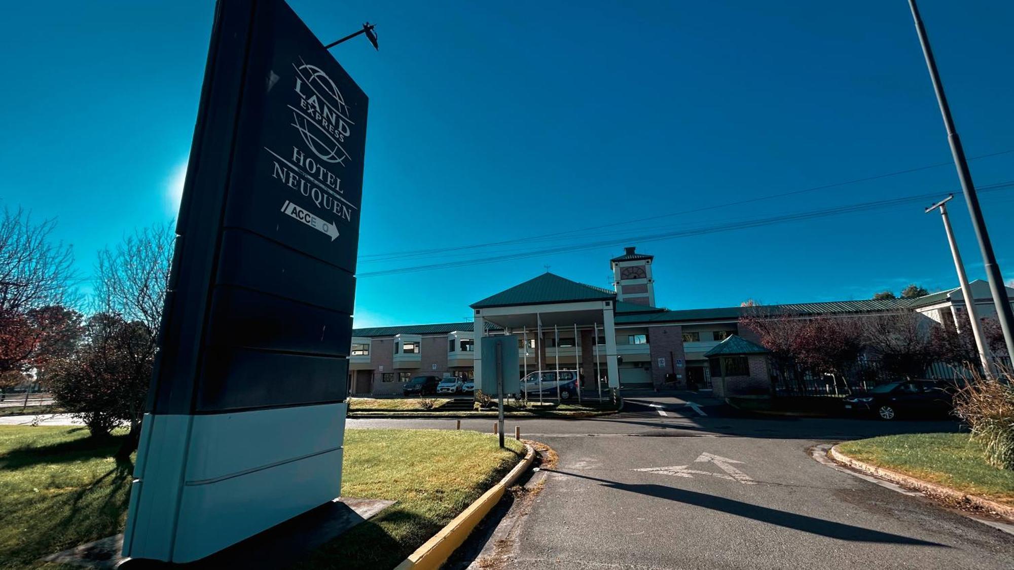 Land Express Neuquen Hotel Exterior photo